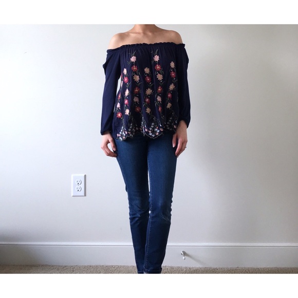 Lucky Brand | Embroidered Off Shoulder Top - Picture 3 of 8